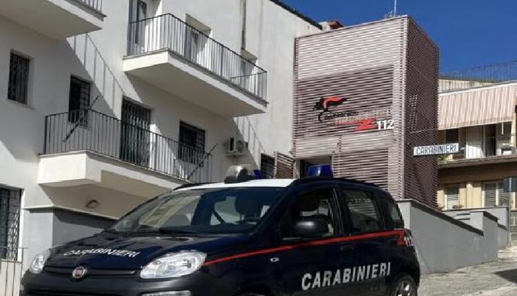 Giarratana: si barrica in casa dandogli fuoco, Carabinieri arrestano 40enne con l'utilizzo del taser.