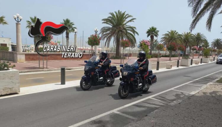 Giulianova: pronti a commettere nuovi furti in danno di autovetture, Carabinieri li sorprendono con attrezzi atti allo scasso.