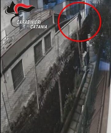 Gravina di Catania: il rapinatore dell’anziana era il suo factotum, arrestato dai Carabinieri.