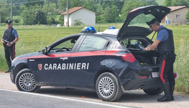 Gubbio: minaccia la madre per estorcerle denaro.
