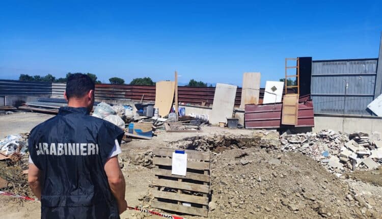 Trentola Ducenta, interrano dei rifiuti speciali nella loro azienda: denunciati e sanzionati due imprenditori