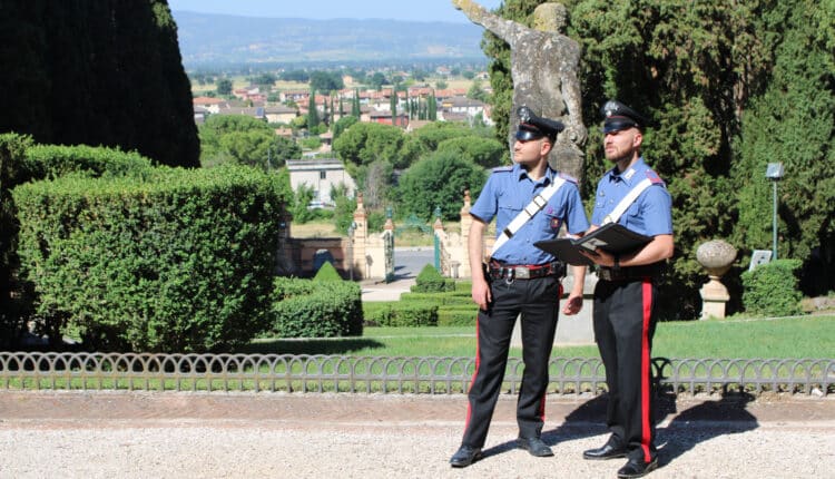 Spello, rubano lo zaino con 1.500 euro: denunciati tre sudamericani