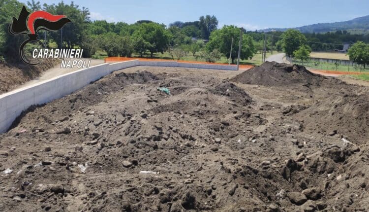 Somma Vesuviana, scoperta e sequestrata una discarica abusiva di 10.000 metri quadrati: denunciate 4 persone