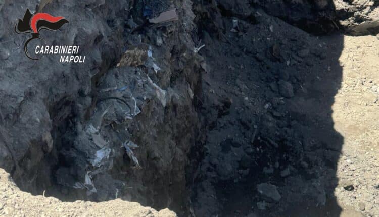 Somma Vesuviana, scoperta e sequestrata una discarica abusiva di 10.000 metri quadrati: denunciate 4 persone