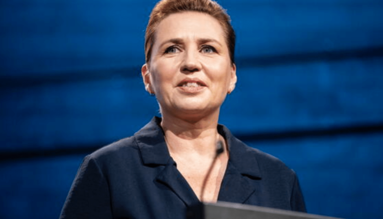 La premier danese Mette Frederikse presa a pugni da un uomo a Copenaghen