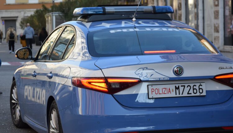 Latina: botte a colpi di bastone tra stranieri, denunciato un cittadino tunisino per lesioni aggravate ai danni di un connazionale.