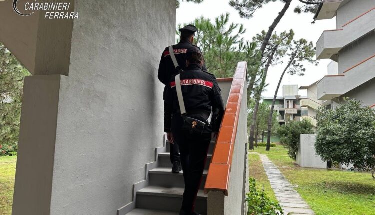 Lido di Spina, Picchia e minaccia la compagna per estorcerle denaro: arrestato 25enne