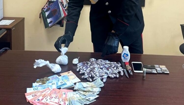 Livorno: giovane arrestato dai Carabinieri con grammi 900 di stupefacenti e denunciato per detenzione abusiva di munizioni.