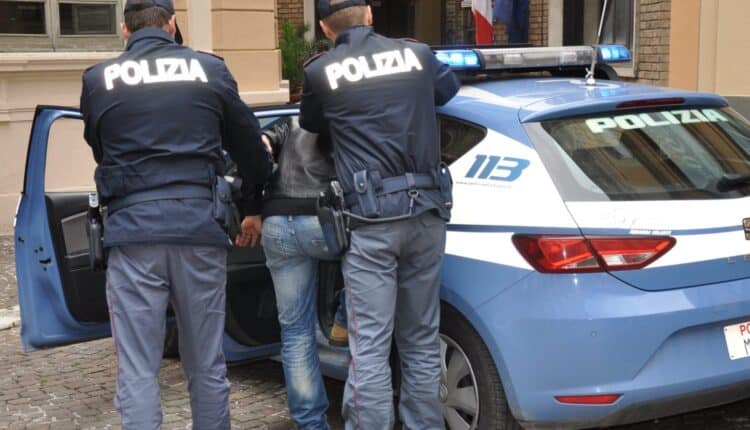 Mantova: tenta una rapina al supermercato e poi oppone resistenza alla Polizia di Stato.