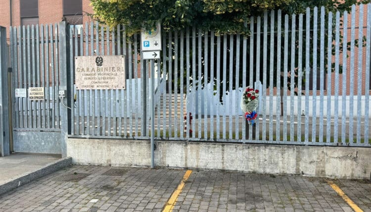 Modena, va in caserma con il cadavere della moglie uccisa nel furgone