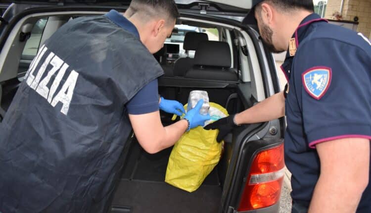 Novara: continua l'attività della Polizia di Stato finalizzata al contrasto del fenomeno dello spaccio di sostanze stupefacenti.