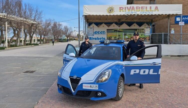 Rimini: aggredisce un uomo, gli strappa la borsa e si dà alla fuga, arrestato dalla Polizia di Stato.