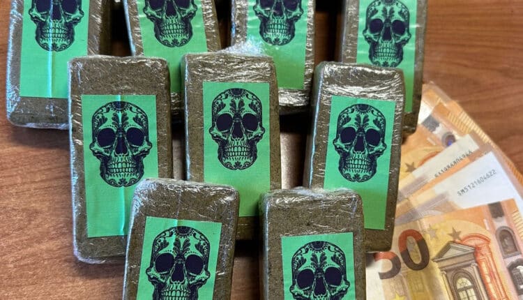 Roma: attività antidroga della Polizia di Stato, arrestato pendolare dello spaccio con oltre 2 etti di eroina. 