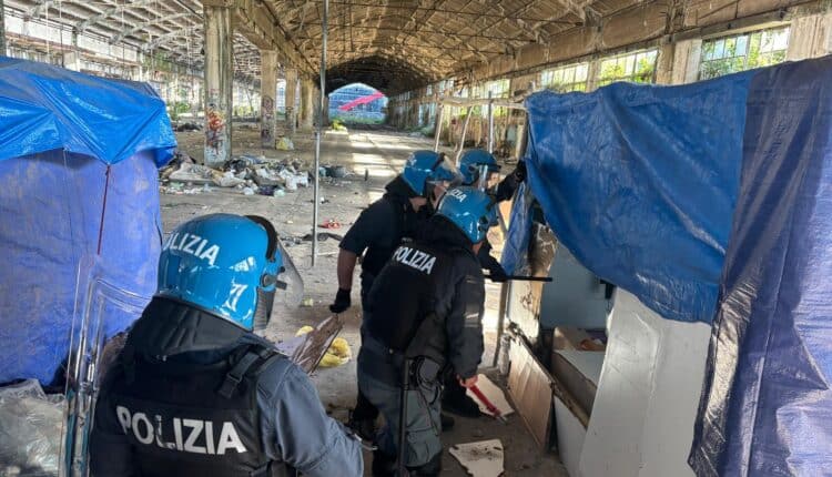 Roma: sgomberata e messa in sicurezza da Polizia di Stato, Carabinieri e Polizia Locale Roma Capitale l'area delle ex officine Romanazzi.