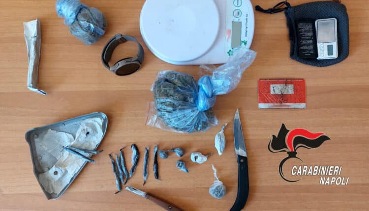 Sorrento, aveva della droga in tasca, nella scocca della moto e in casa: arrestato 39enne
