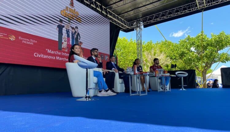 Civitanova Marche, la Polizia di Stato ha presentato l'agenda scolastica "Il Mio Diario" 2024/2025