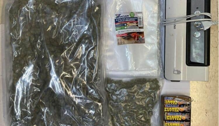 Pescara, aveva 2 chili di droga confezionati come barrette di cioccolato: arrestato 25enne