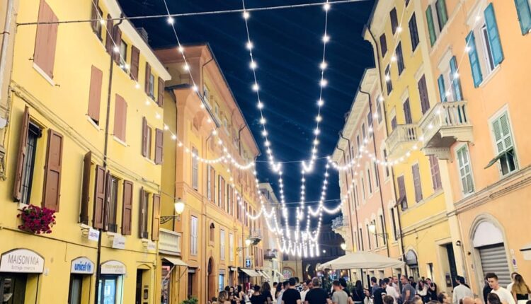 Modena, torna nel weekend "Tavolini sotto le stelle"