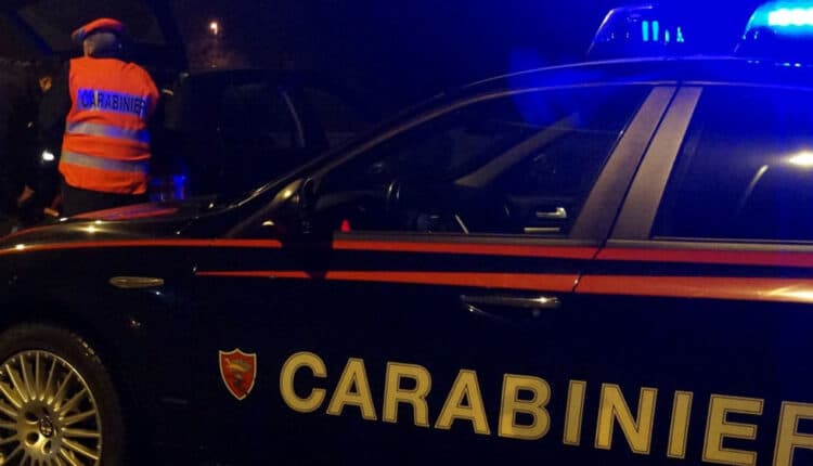Modena, neopatentato ubriaco alla guida, si ferma in strada e si addormenta: denunciato un 22enne