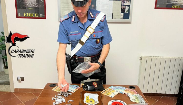 Trapani: market della droga in un condominio, 2 arresti