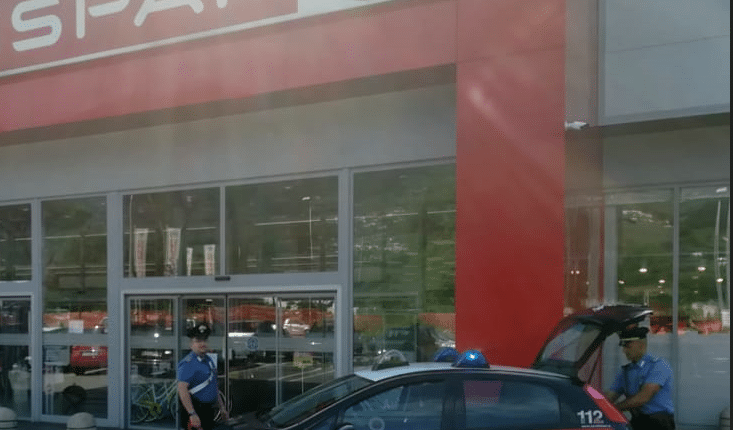 Ragusa, rompe la finestra del supermercato "Despar" e ruba 1.000 euro: arrestato 24enne marocchino