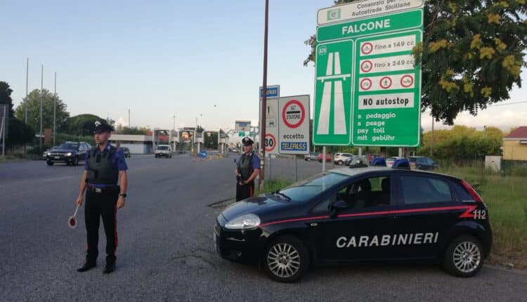 Falcone, non accetta il licenziamento e minaccia l'ex datrice di lavoro: arrestato 25enne