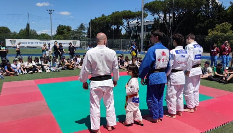 La Polizia di Stato insieme ai bambini ucraini, figli dei poliziotti deceduti nel conflitto bellico