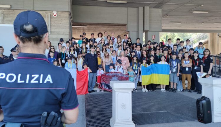 La Polizia di Stato insieme ai bambini ucraini, figli dei poliziotti deceduti nel conflitto bellico