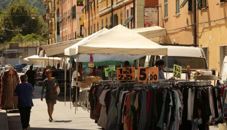 Genova: Polizia di Stato ferma borseggiatori seriali in azione.