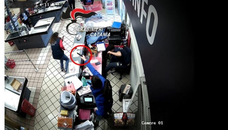 Paternò: identificato l'uomo che avrebbe compiuto 9 rapine in diversi esercizi commerciali e distributori di carburanti 2