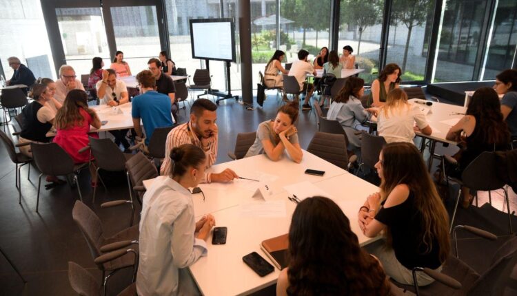 Milano: Concluso il progetto "Osserva Lavoro" per giovani aspiranti professionisti.