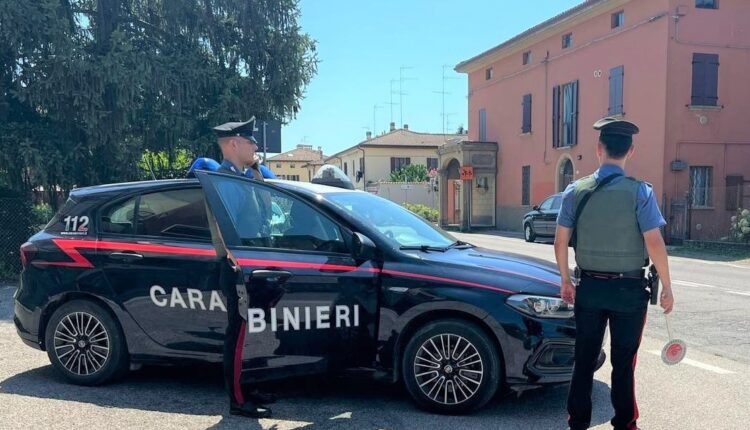 Budrio: nonostante i divieti continua con le violenze nei confronti della moglie e delle figlie. 38enne condotto presso la Casa Circondariale