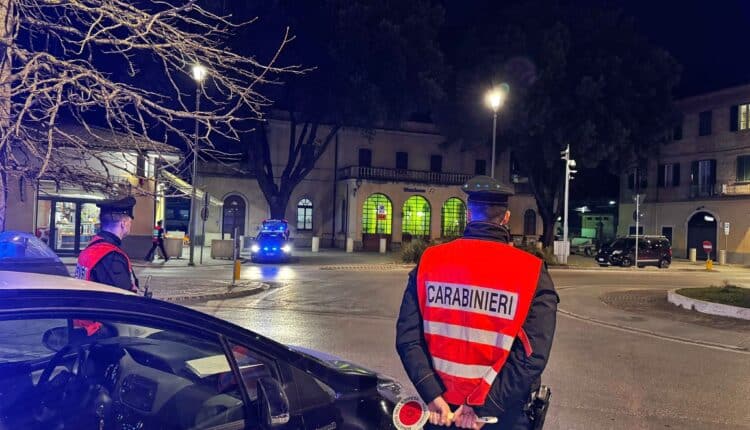 Umbertide, evade dai domiciliari, ruba un auto, causa due incidenti e scappa: denunciato 29enne