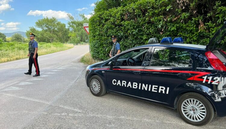 Bastia Umbra: si aggira per le vie del centro, in occasione della “notte bianca”, con il volto travisato, denunciato 38enne.