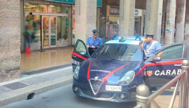 Bologna: 37enne straniero arrestato dai carabinieri per tentata rapina impropria e detenzione di sostanze stupefacenti.