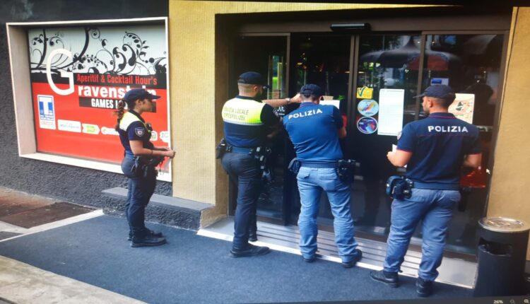 Bolzano: minorenni sorpresi a giocare d'azzardo, il Questore chiude il "cafè Gravenstein" e la "sala scommesse".