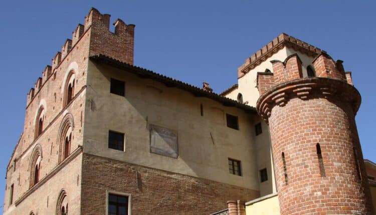 Bra, I Carabinieri restituiscono allo stato presso il Museo Civico numerosi beni archeologici e numismatici