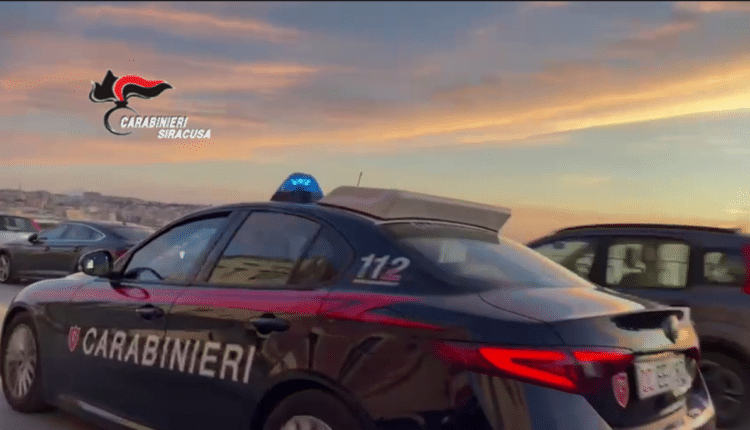 Siracusa: nonostante la misura cautelare ruba un portafoglio e usa le carte di credito. Arrestata 36enne