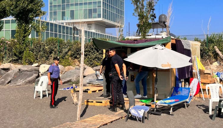 Castellammare di Stabia: prosegue l'attività dei Carabinieri sul territorio, focus su stupefacenti e "abusivi dell'ombrellone".