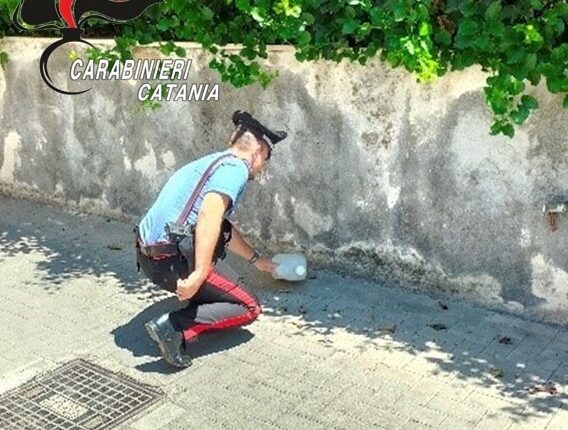 Catania: diedero fuoco ad un’auto a Giarre, scoperto il movente intimidatorio, due arresti.