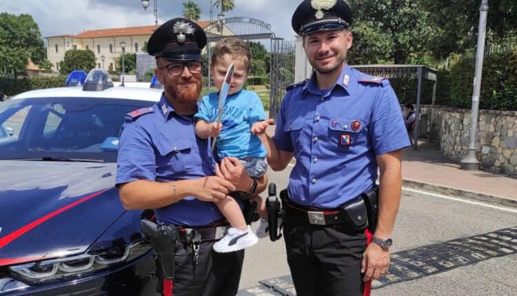Catanzaro: bimbo di 3 anni bloccato accidentalmente nell'auto della madre.