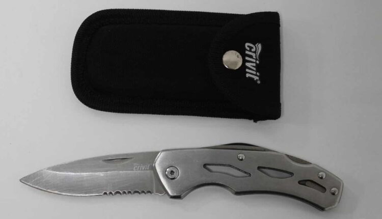 Como: denunciato dalla polizia 61enne. Girava in città con un coltello di 18 cm in tasca