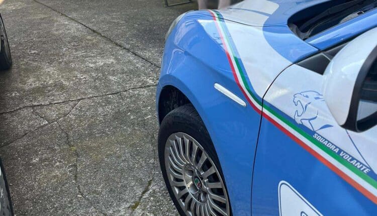 Como: esce per fare una passeggiata e si perde, la Polizia di Stato lo riporta a casa.