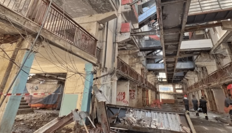 Crollo Vela Scampia, due bimbe più gravi restano in prognosi riservata