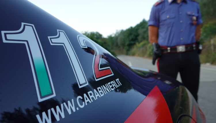 Capodrise, si rifiuta di dargli i soldi per la droga e aggredisce la sua compagna: arrestato 27enne