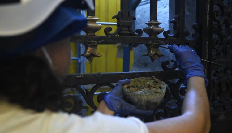 Milano: nuove tecniche all'avanguardia per il restauro della facciata di Palazzo Marino 16