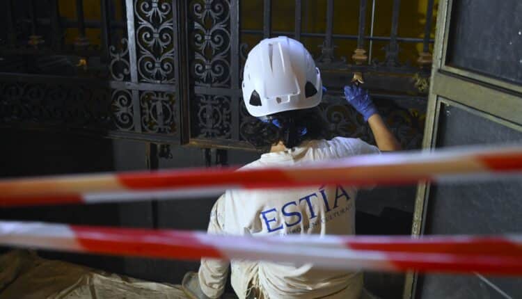 Milano: nuove tecniche all'avanguardia per il restauro della facciata di Palazzo Marino 14