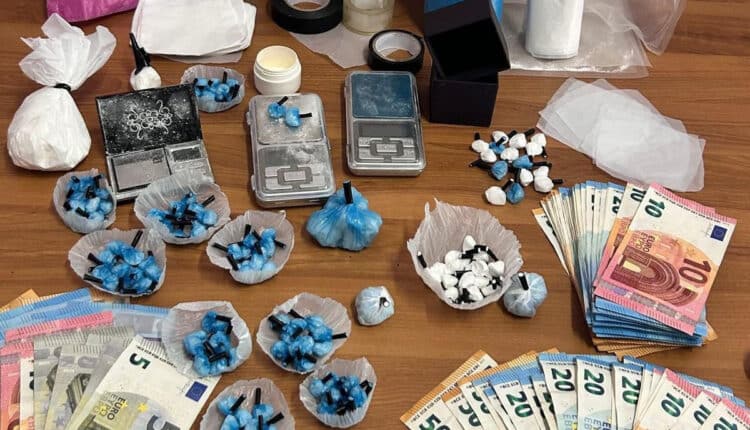 Roma: lotta allo spaccio. Polizia arresta 7 persone e sequestra droga e contanti.