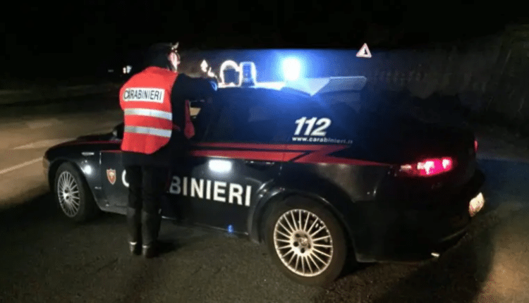Foligno: vede giovane rovistare nelle auto, Ufficiale degli Alpini scende in strada per fermarlo ma viene aggredito e ferito con un taglierino.