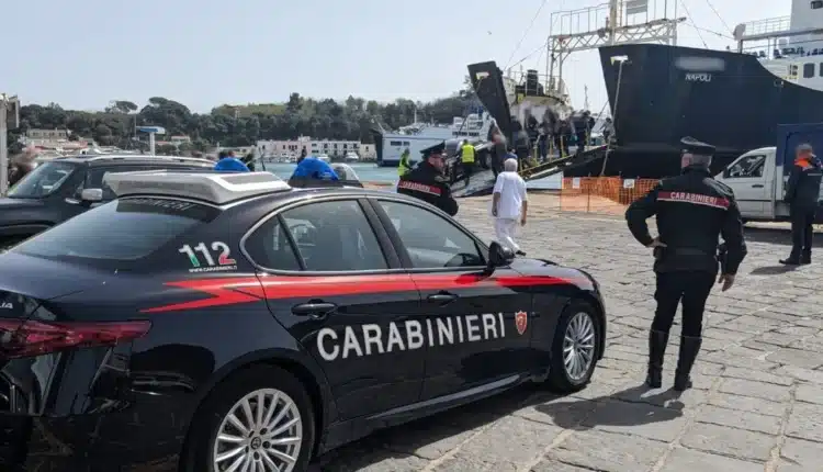 Forio, aggredisce i genitori e poi scappa, Carabinieri arrestano 28enne.